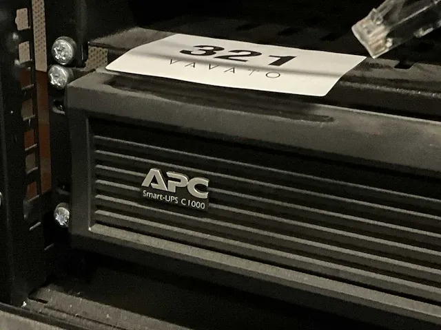 Apc c1000 ups-systeem - afbeelding 2 van  2