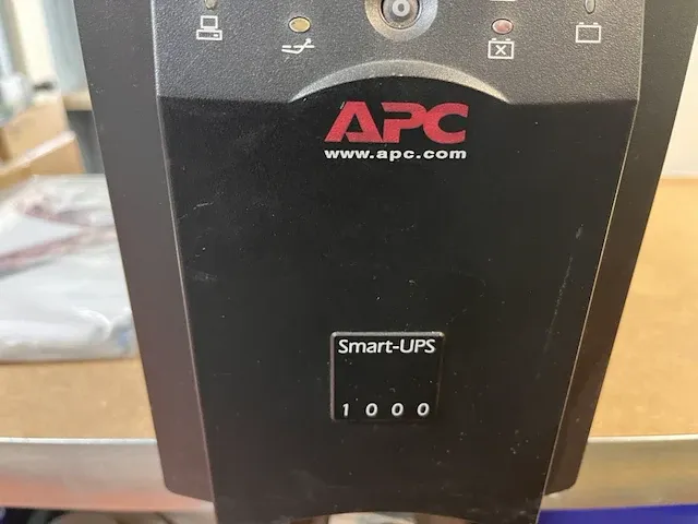 Apc smart ups systeem - afbeelding 2 van  6