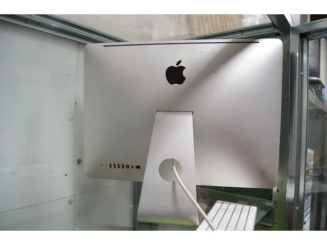Apple imac met toetsenbord - afbeelding 4 van  7