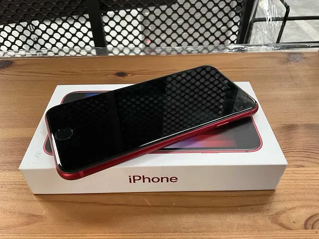Apple iphone se 3 64gb red - afbeelding 2 van  6
