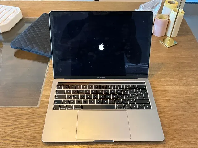 Apple laptop - afbeelding 1 van  6