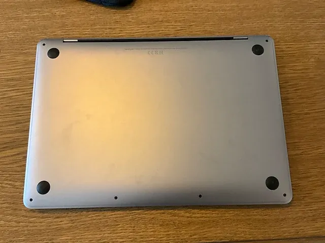 Apple laptop - afbeelding 4 van  6