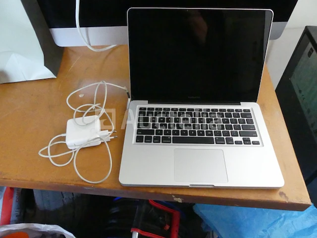 Apple macbook 13' computer - afbeelding 2 van  3