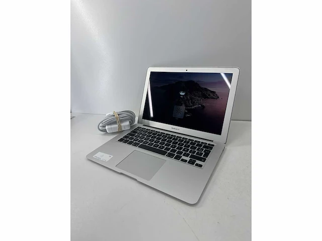 Apple macbook air 13.3” core i5 gen 4 4gb ram 128gb ssd - afbeelding 1 van  6