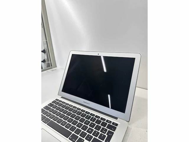 Apple macbook air 13.3” core i5 gen 5 4gb ram 128gb ssd - afbeelding 8 van  8