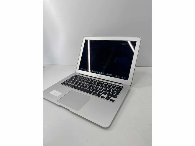 Apple macbook air 13.3” core i5 gen 5 8gb ram 128gb ssd - afbeelding 1 van  9
