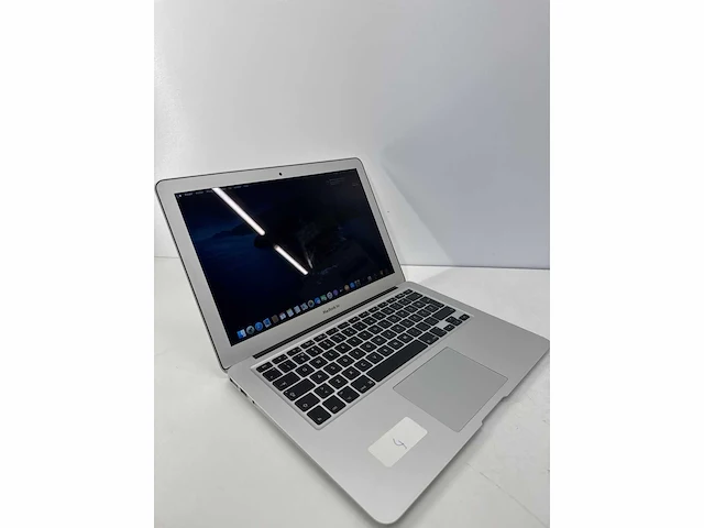 Apple macbook air 13.3” core i5 gen 5 8gb ram 128gb ssd - afbeelding 2 van  9