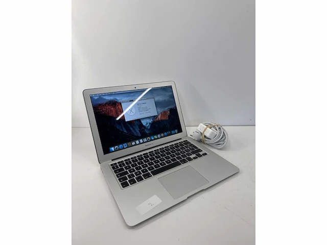 Apple macbook air 13.3” core i5 gen 5 8gb ram 128gb ssd - afbeelding 1 van  8