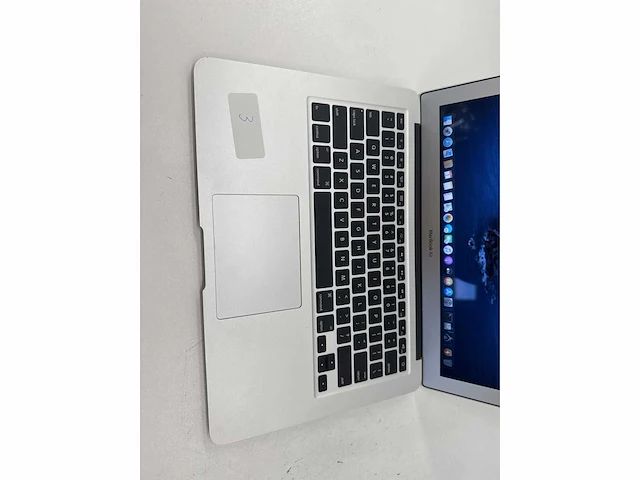 Apple macbook air 13.3” core i5 gen 5 8gb ram 128gb ssd - afbeelding 6 van  7
