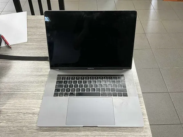 Apple macbook pro 15” - afbeelding 1 van  6