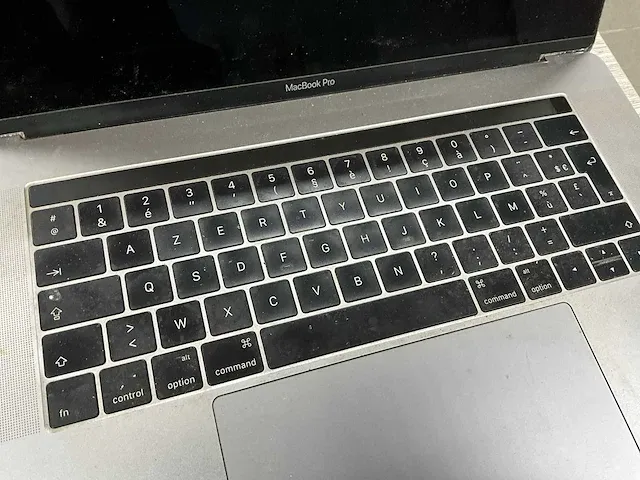 Apple macbook pro 15” - afbeelding 2 van  6