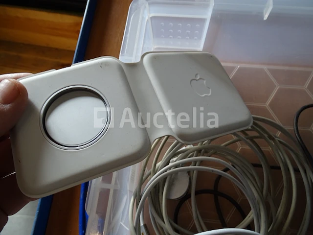 Apple-oplader, ledlenser-koplamp, ledlenser-zaklamp - afbeelding 4 van  10