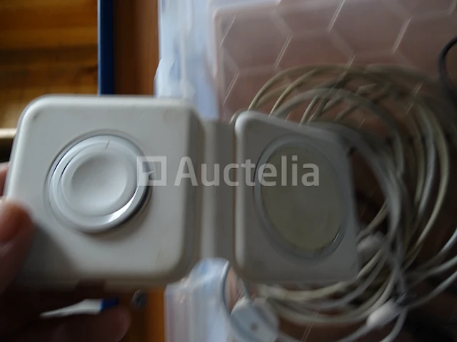 Apple-oplader, ledlenser-koplamp, ledlenser-zaklamp - afbeelding 5 van  10