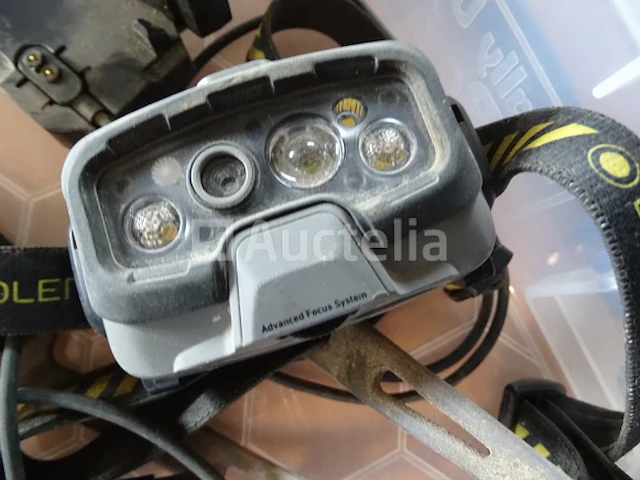 Apple-oplader, ledlenser-koplamp, ledlenser-zaklamp - afbeelding 8 van  10