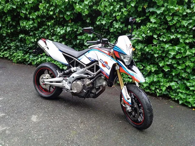 Aprilia - dorsoduro - motorfiets - afbeelding 2 van  9