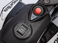 Aprilia dorsoduro 900 elektrische kindermotor 6v - 1 tot 3 jaar - zwart - afbeelding 4 van  4