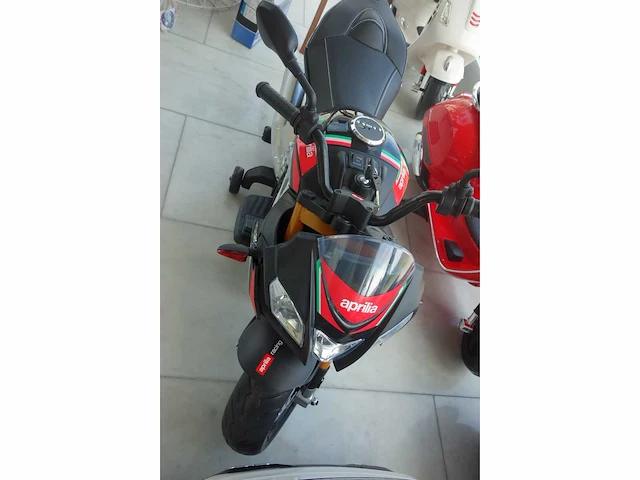 Aprilia tuono v4 1100rr zwart - afbeelding 4 van  4