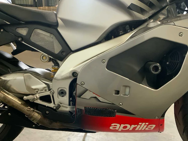 Aprillia rsv1000 r baanmotor - afbeelding 4 van  16