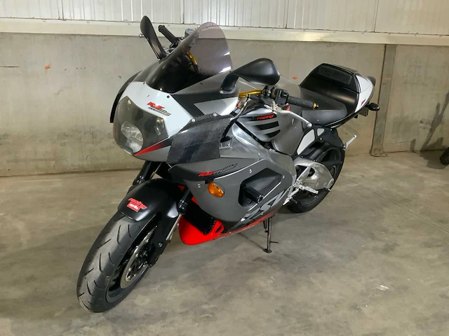 Aprillia rsv1000 r baanmotor - afbeelding 1 van  16