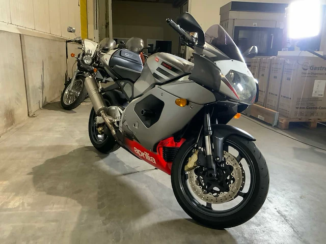 Aprillia rsv1000 r baanmotor - afbeelding 10 van  16