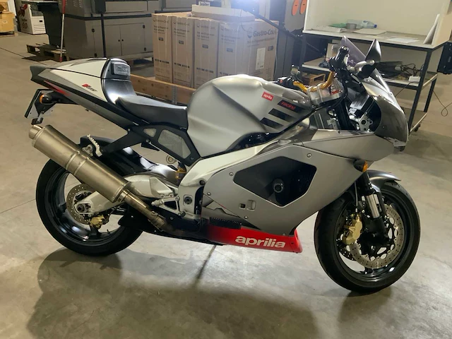 Aprillia rsv1000 r baanmotor - afbeelding 11 van  16