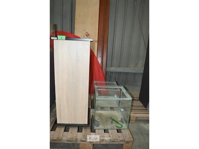 Aquarium met kast en pomp - afbeelding 1 van  5