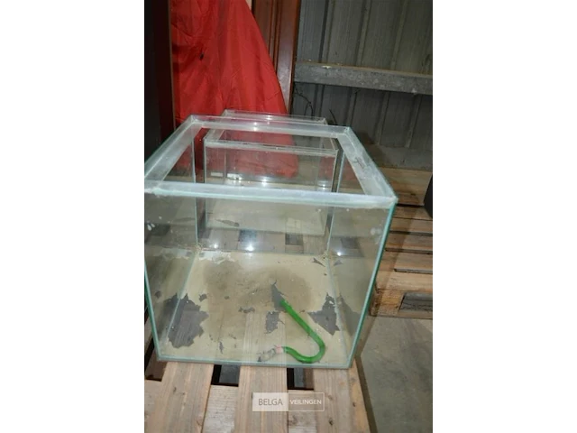 Aquarium met kast en pomp - afbeelding 2 van  5
