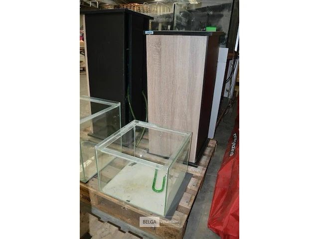 Aquarium met kast en pomp - afbeelding 4 van  5