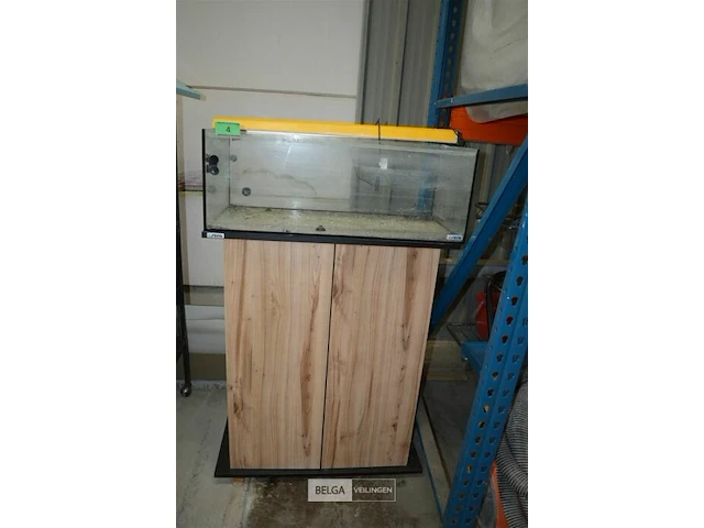 Aquarium met kast en verlichting zonder pomp - afbeelding 1 van  4