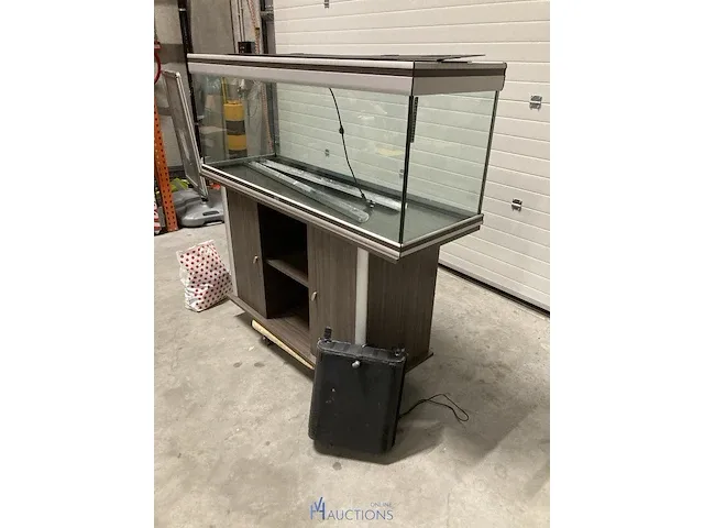 Aquarium met meubel - afbeelding 1 van  13