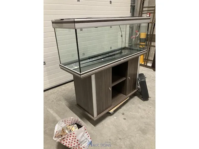 Aquarium met meubel - afbeelding 6 van  13