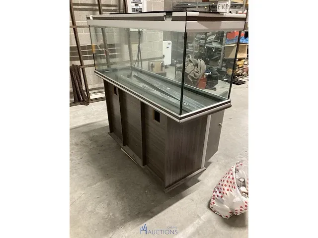 Aquarium met meubel - afbeelding 10 van  13