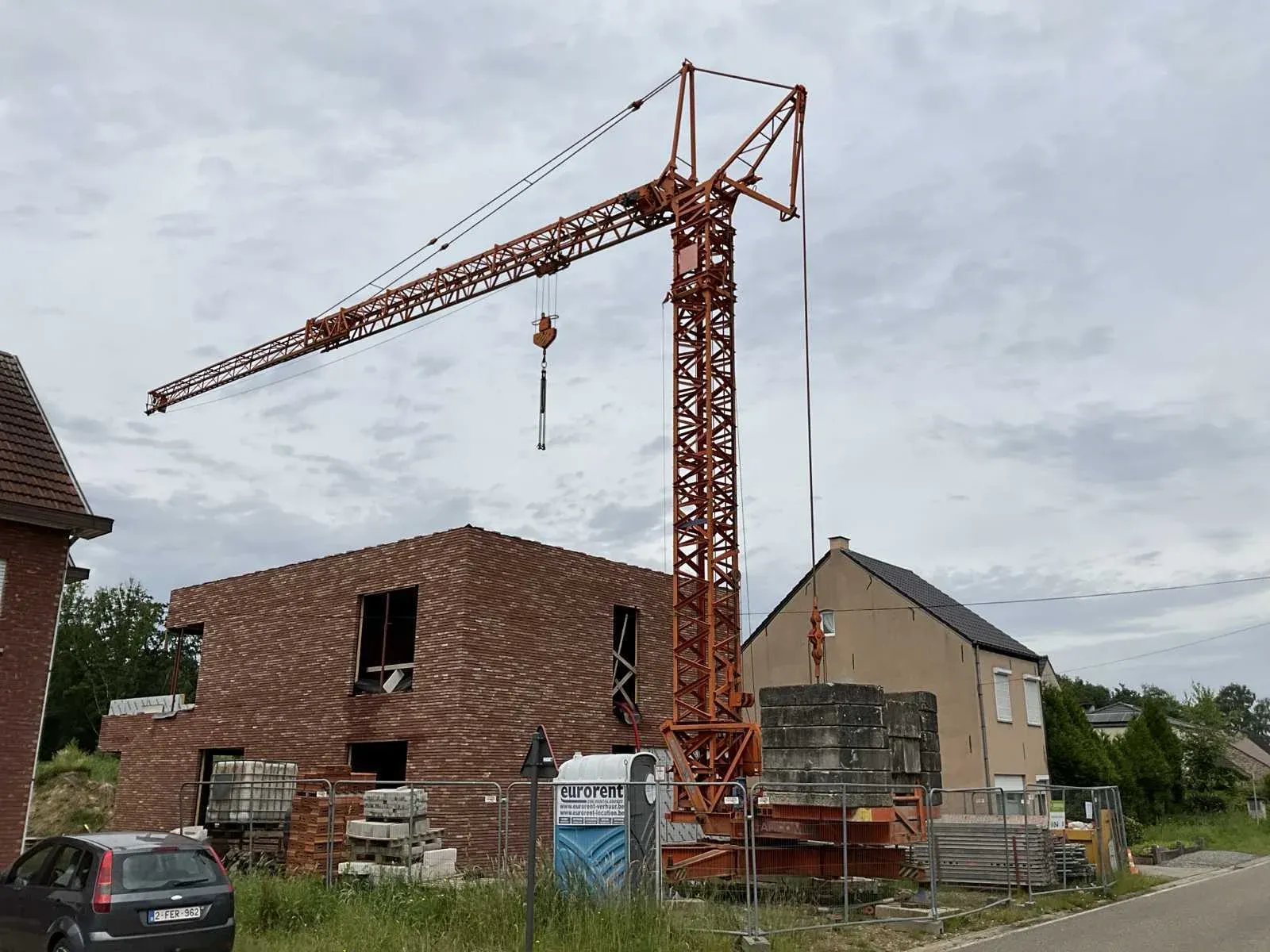 Arcomet bouwkranen en voertuigen wegens faillissement cemico verhuur