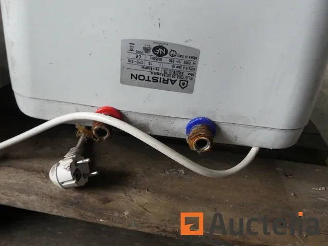 Ariston momentane boiler, sanitaire expansie tank, gasconvector - afbeelding 4 van  8