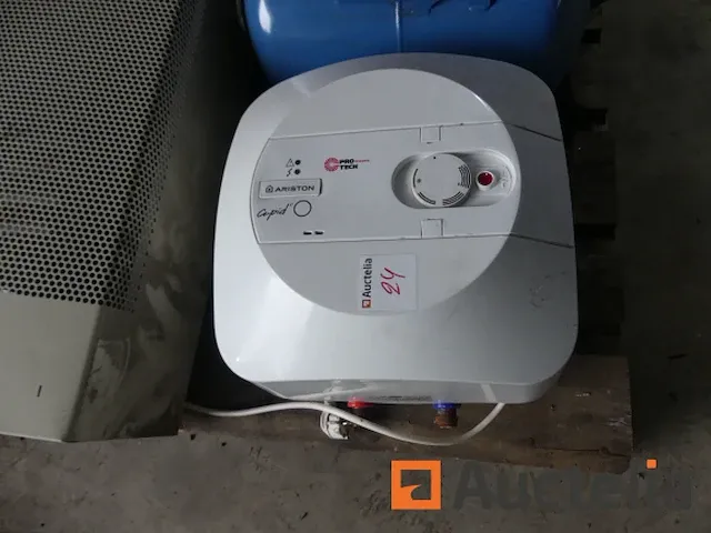 Ariston momentane boiler, sanitaire expansie tank, gasconvector - afbeelding 6 van  8