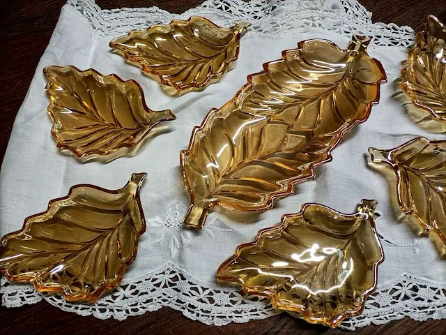 Art deco amberkleurig glaswerk, 7 schaaltjes - afbeelding 2 van  3