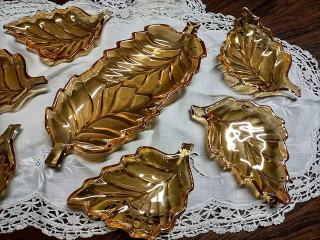 Art deco amberkleurig glaswerk, 7 schaaltjes - afbeelding 3 van  3