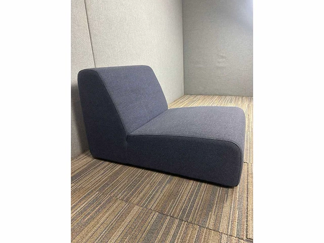 Artifort - toine van den heuvel - sofa - afbeelding 3 van  3