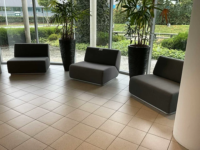 Artifort diverse wachtkamerstoelen (3x) - afbeelding 1 van  6