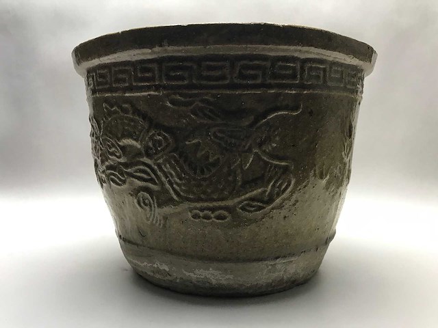 Asian pottery dragons chasing the pearl in the sky - afbeelding 1 van  7