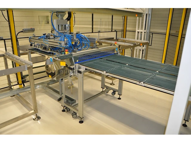 Assembly cell incl. conveyors and soldering machine - afbeelding 5 van  10