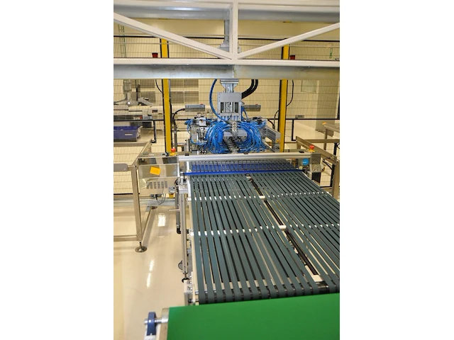 Assembly cell incl. conveyors and soldering machine - afbeelding 8 van  10