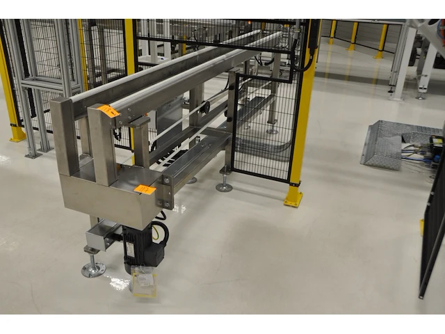 Assembly cell incl. conveyors and soldering machine - afbeelding 9 van  10