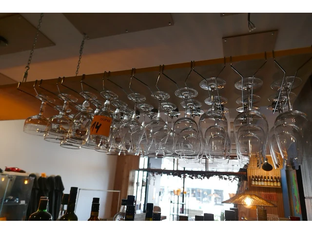 Assortiment aan diverse glazen - afbeelding 1 van  5