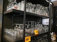 Assortiment aan diverse glazen - afbeelding 2 van  5