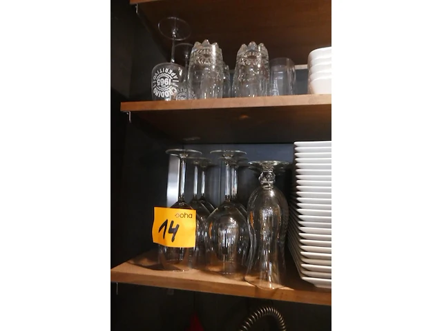 Assortiment aan diverse glazen - afbeelding 4 van  5