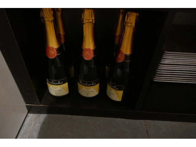 Assortiment aan jonge wijnen 28 flessen - afbeelding 6 van  7