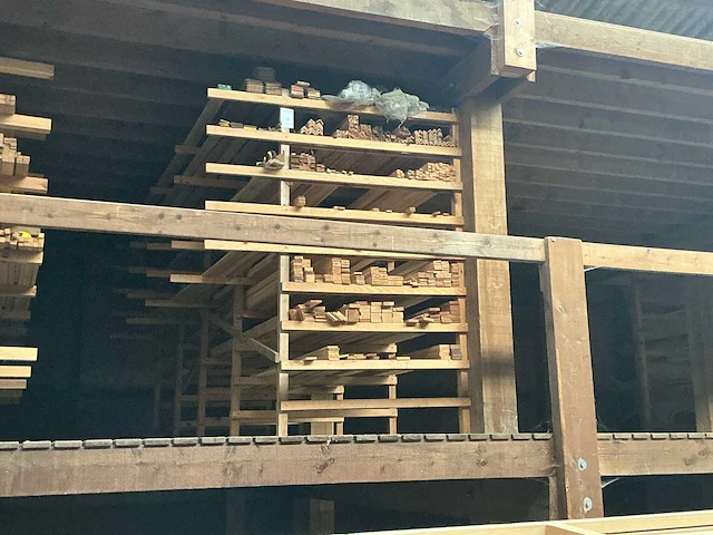 Assortiment diverse grenen sierlijsten - afbeelding 1 van  7