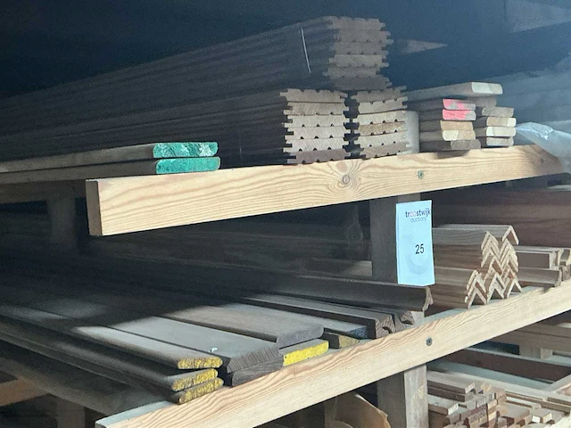 Assortiment diverse grenen sierlijsten - afbeelding 2 van  7