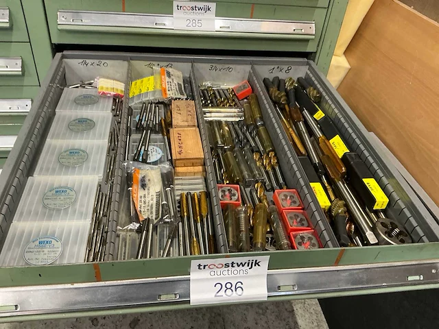 Assortiment draadsnijtappen en kussens - afbeelding 1 van  5